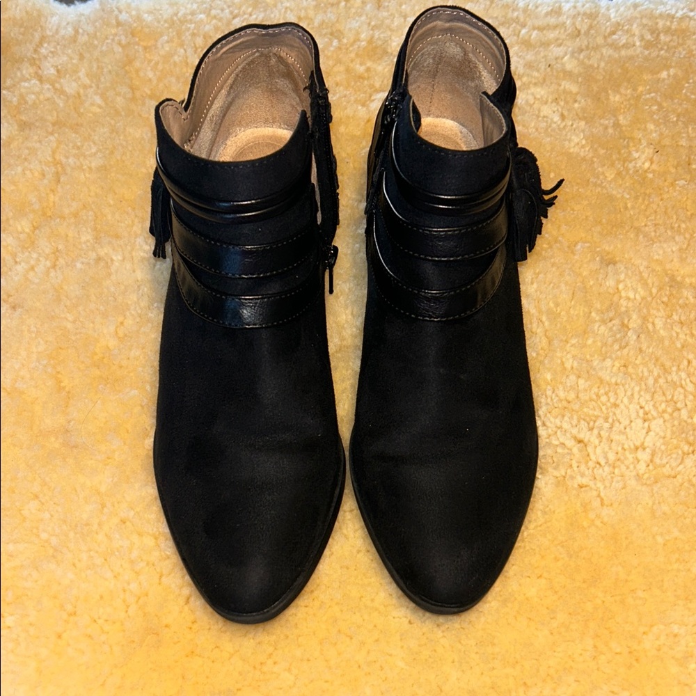 Life Stride Black Ankle Booties with Tassel